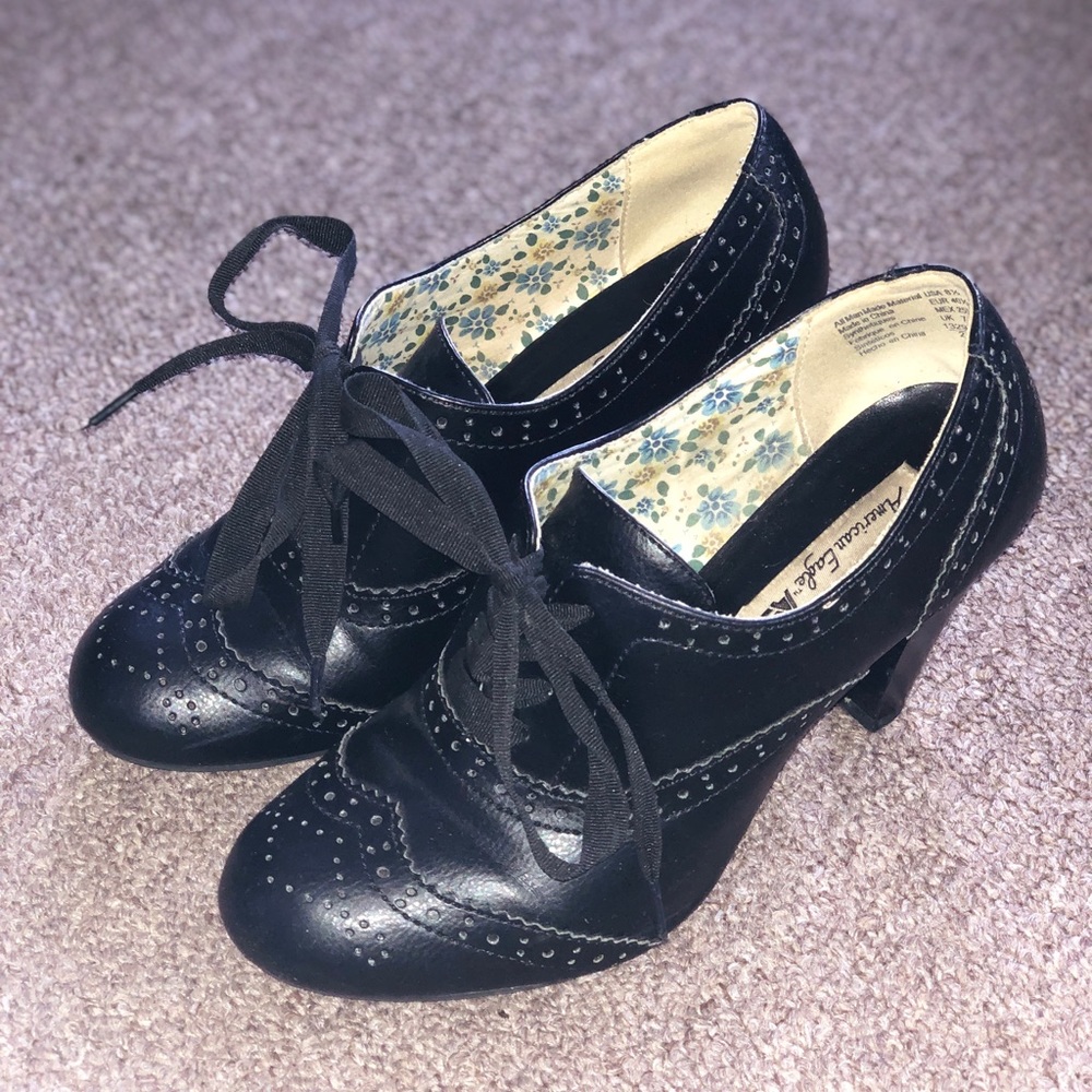 lace design black heels